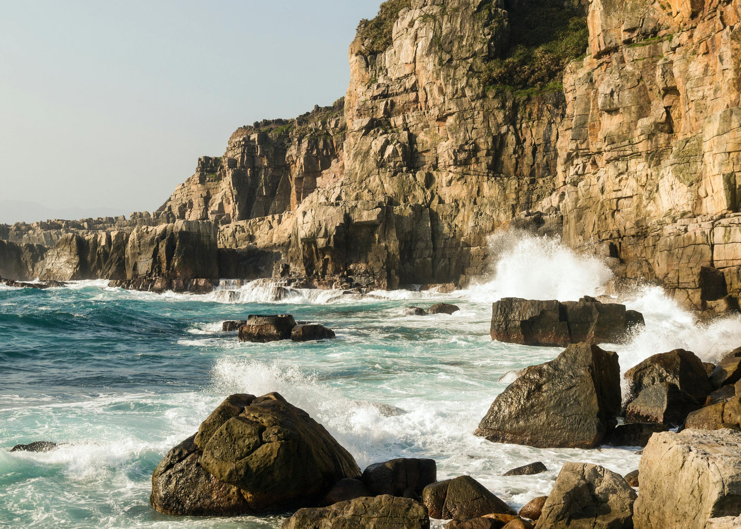 STANDING BY THE OCEAN - FACE A L'OCEAN